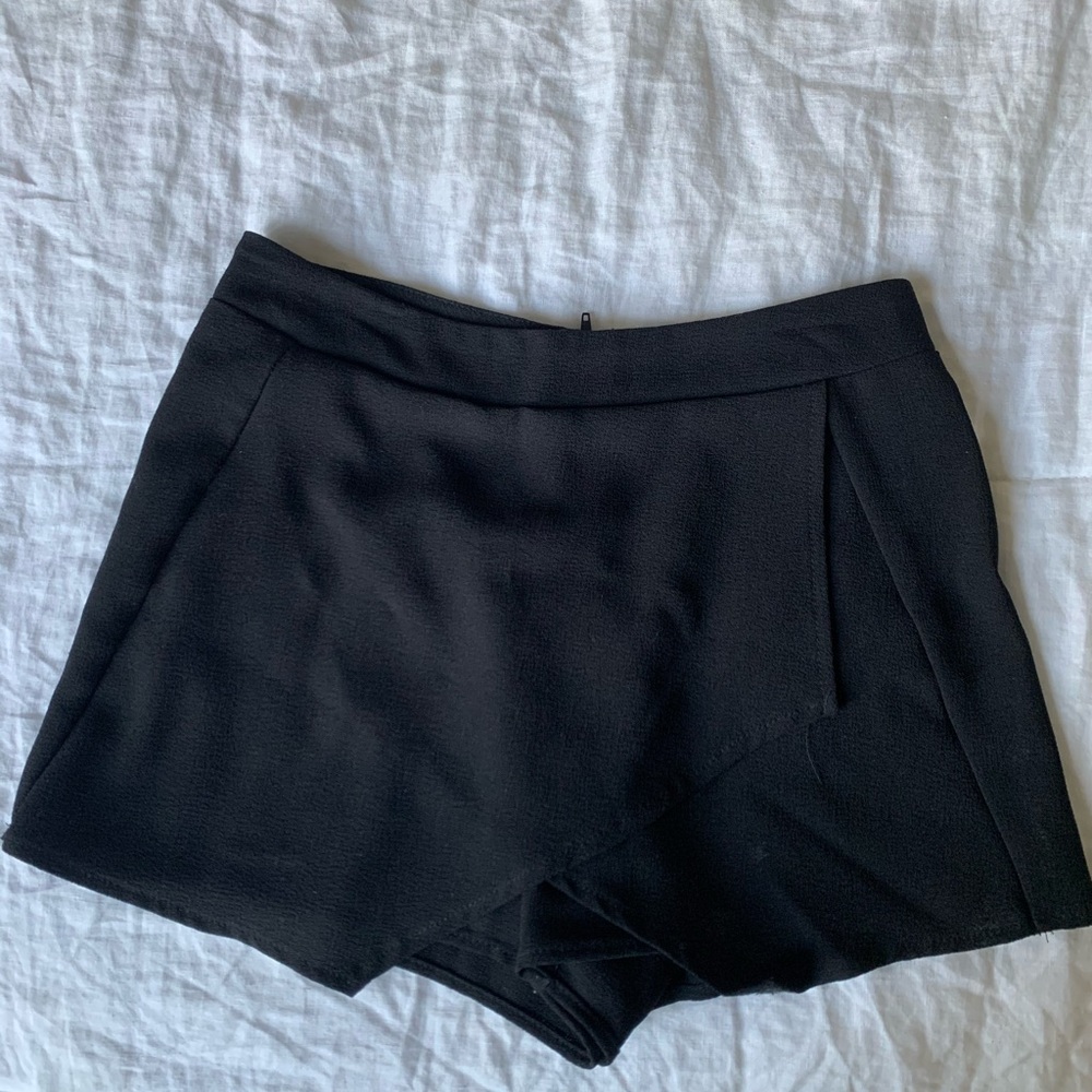 Black Skort